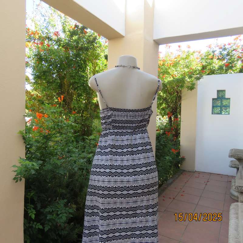 WOOLWORTHS cool cotton strappy dress in black-white horizontal designs. Size 36.