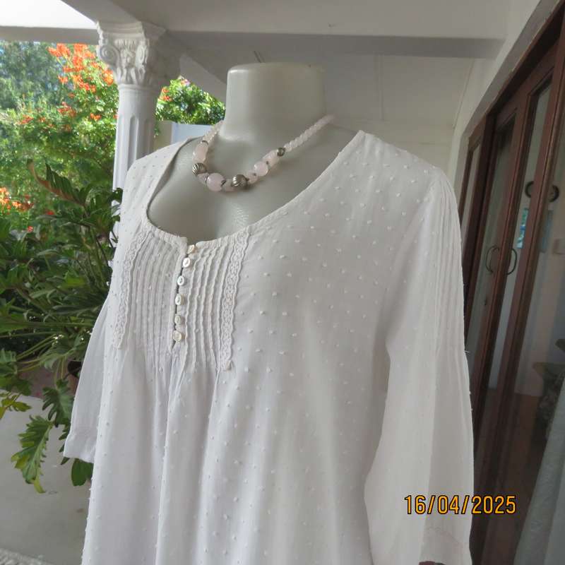 White swiss dot cotton slip over size 42 top with elbow length sleeves.
