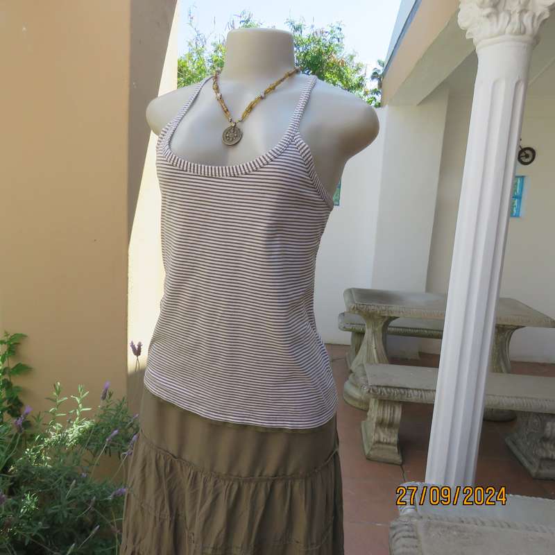 Casual strappy top in horizontal olivegreen-cream stripes. Size 38.Pretty back. Used but in good con