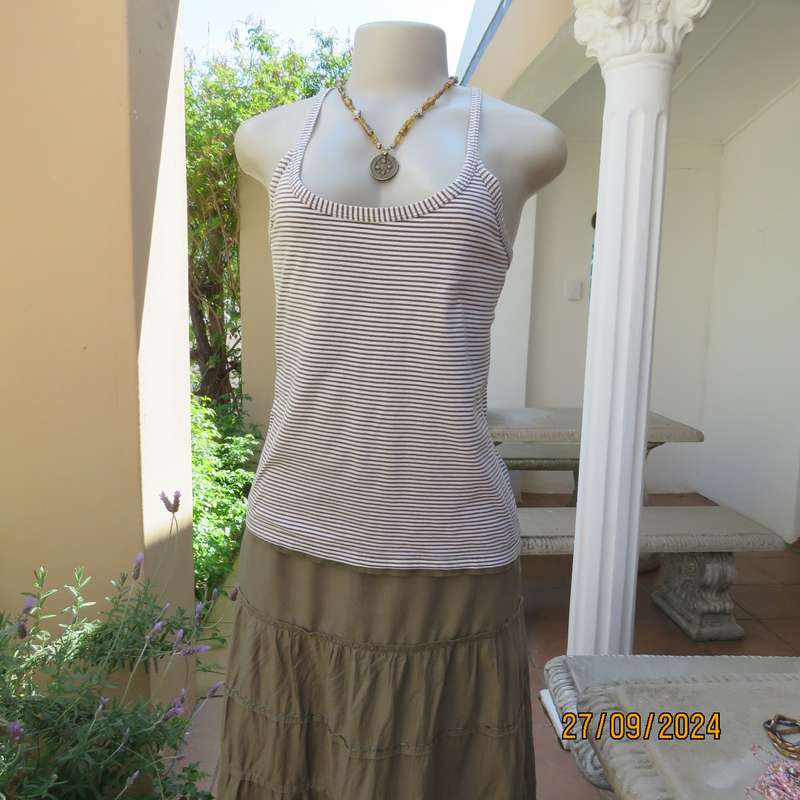 Casual strappy top in horizontal olivegreen-cream stripes. Size 38.Pretty back. Used but in good con