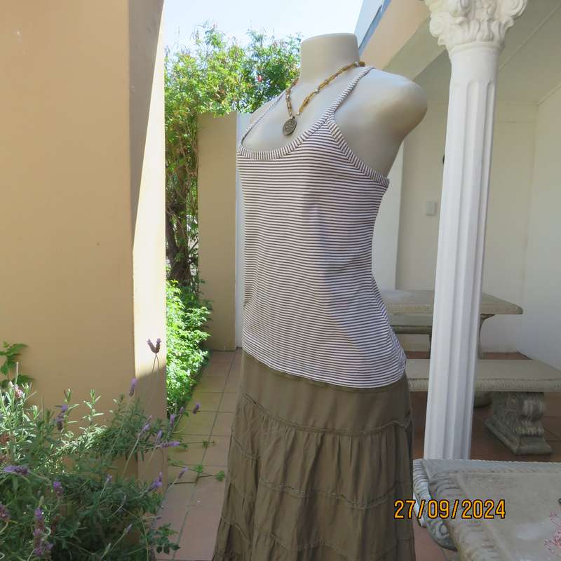 Casual strappy top in horizontal olivegreen-cream stripes. Size 38.Pretty back. Used but in good con
