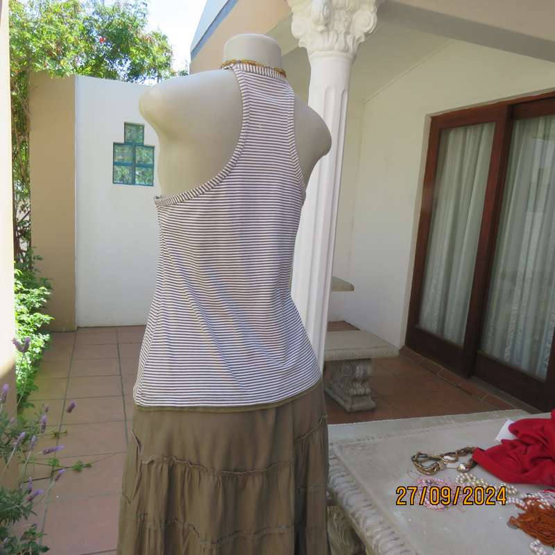 Casual strappy top in horizontal olivegreen-cream stripes. Size 38.Pretty back. Used but in good con