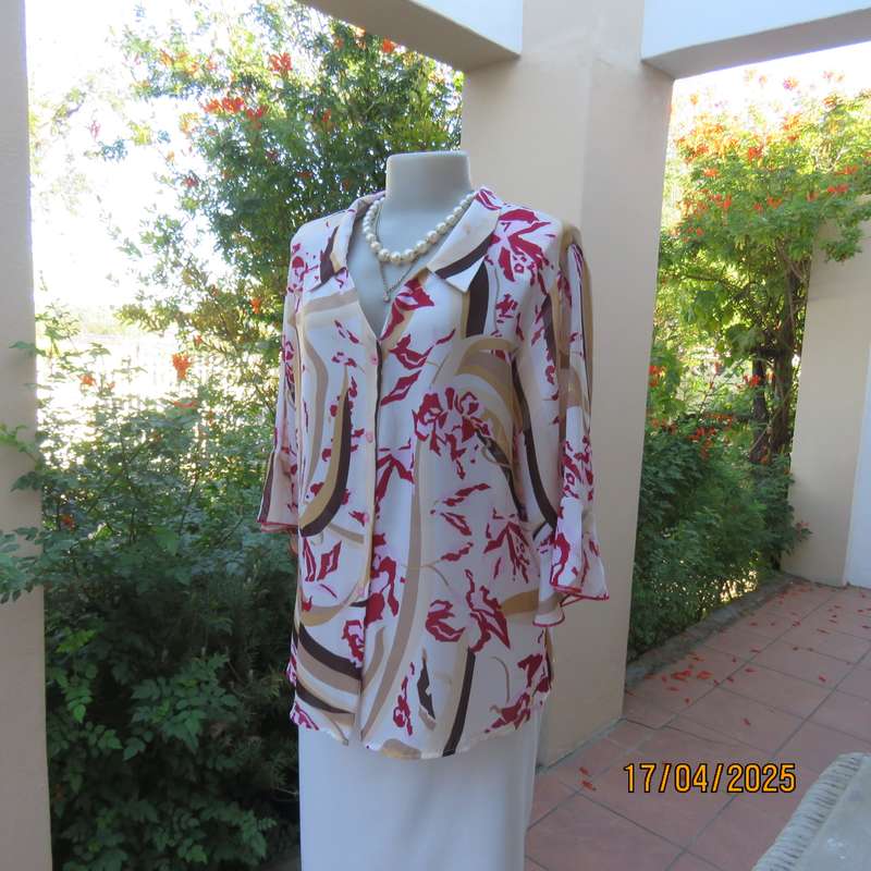 MICHAELA tastefully printed top in beige-brown with maroon-pink flowers. Size 42