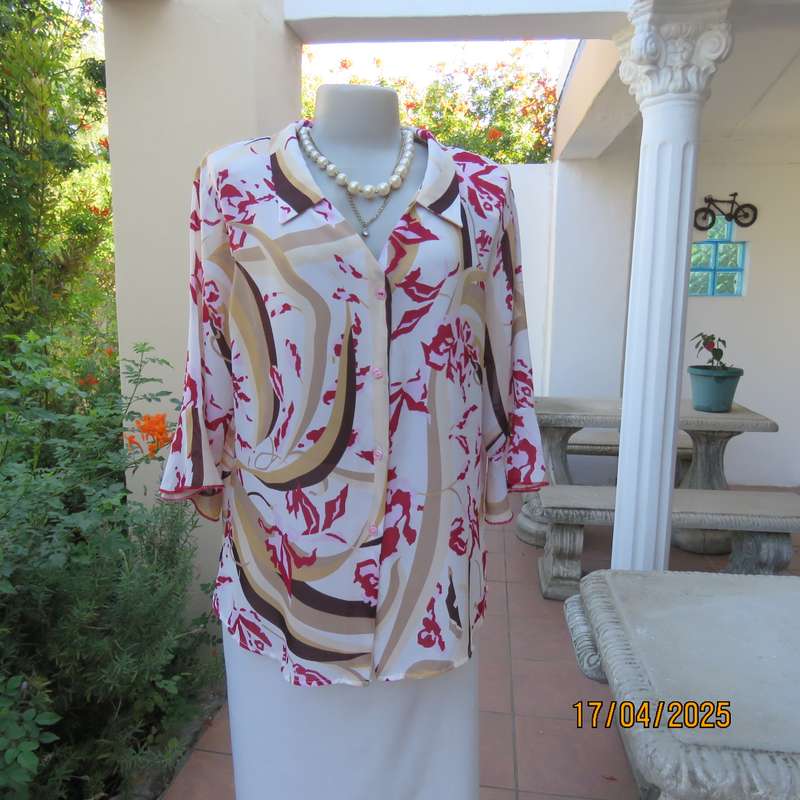 MICHAELA tastefully printed top in beige-brown with maroon-pink flowers. Size 42