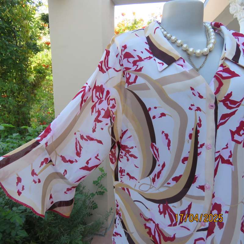 MICHAELA tastefully printed top in beige-brown with maroon-pink flowers. Size 42