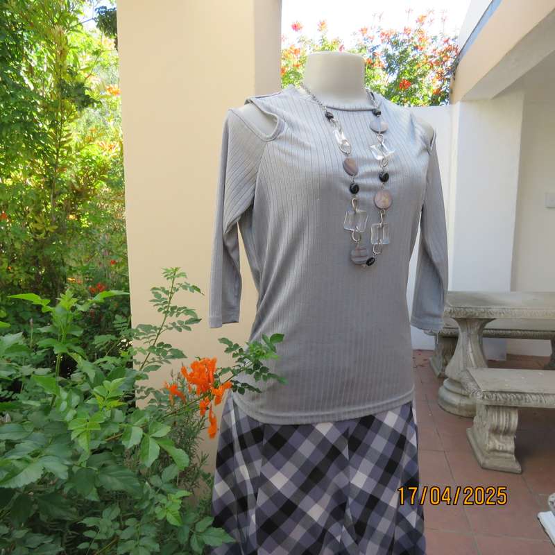 FASHION EXPRESS silvergrey ribbed stretch polyester naked shoulder top size 36.