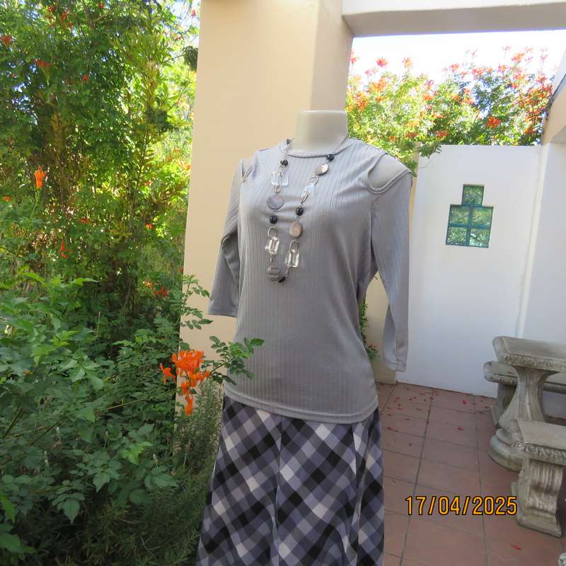 FASHION EXPRESS silvergrey ribbed stretch polyester naked shoulder top size 36.