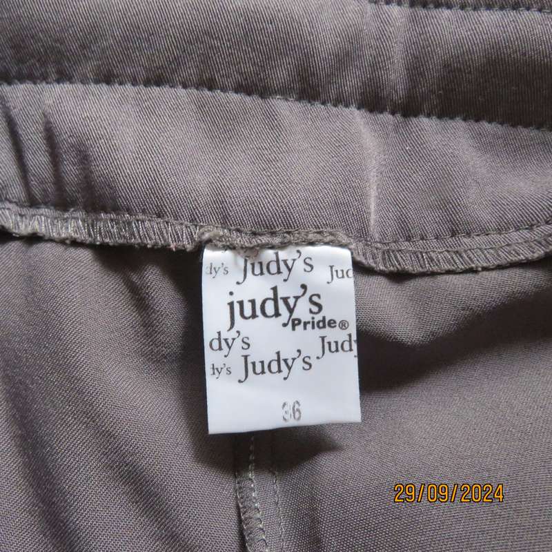 JUDY'S PRIDE fog grey straight legged stretch polyester size 38 pants. Two small pockets. As new con