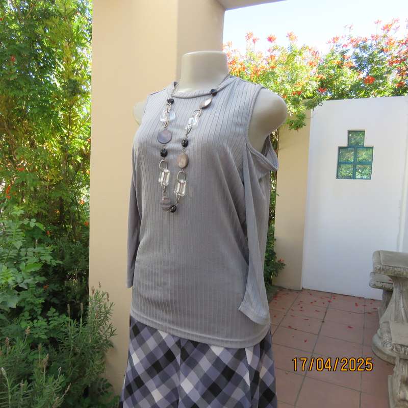 FASHION EXPRESS silvergrey ribbed stretch polyester naked shoulder top size 36.