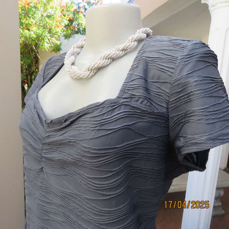 FASHION EXPRESS size 42 slip over steel grey horizontal textured polyester stretch top.