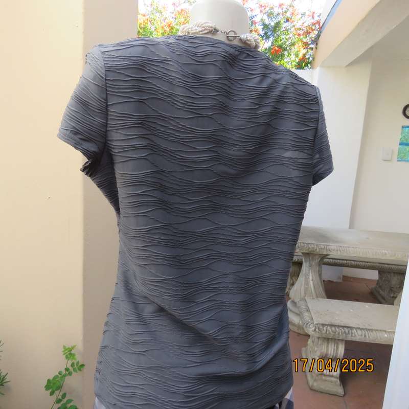 FASHION EXPRESS size 42 slip over steel grey horizontal textured polyester stretch top.