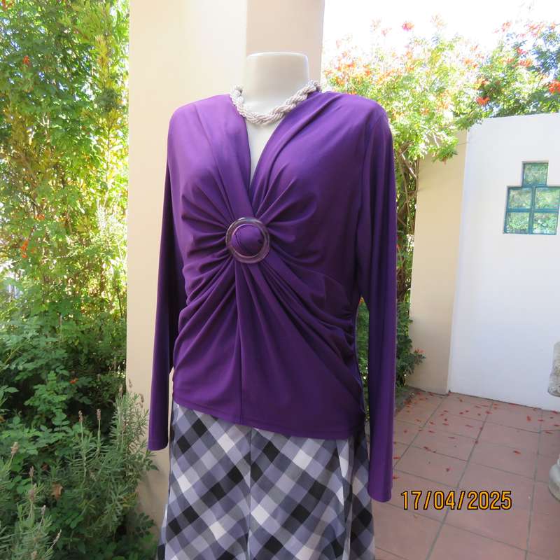 MILADY'S purple long sleeves stretch polyester size 40 top. Rushed front.