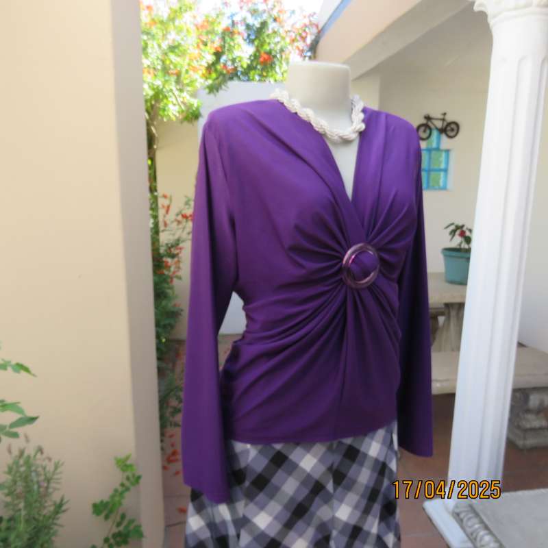 MILADY'S purple long sleeves stretch polyester size 40 top. Rushed front.
