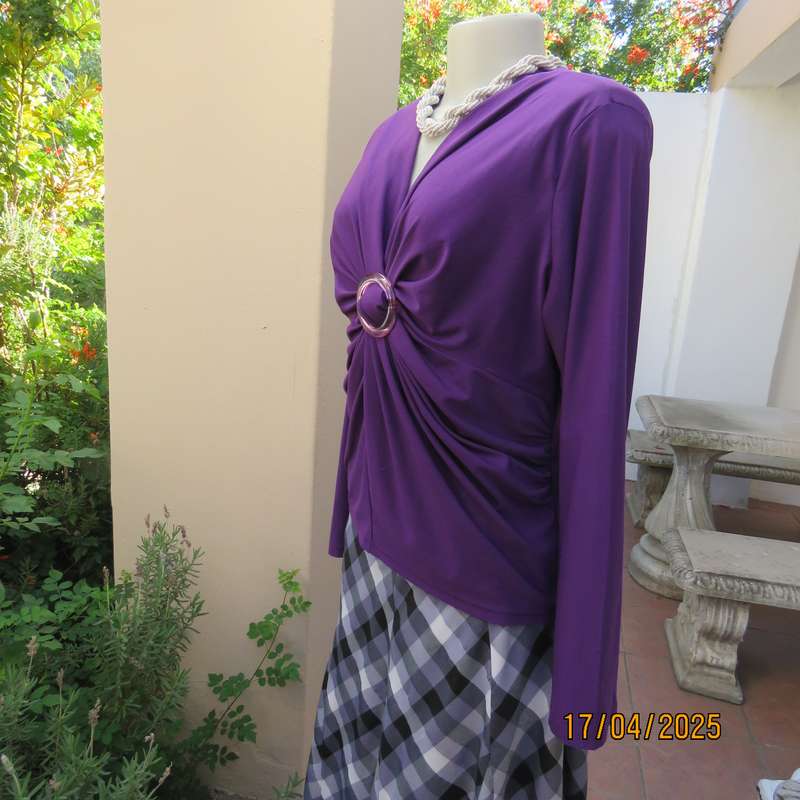 MILADY'S purple long sleeves stretch polyester size 40 top. Rushed front.