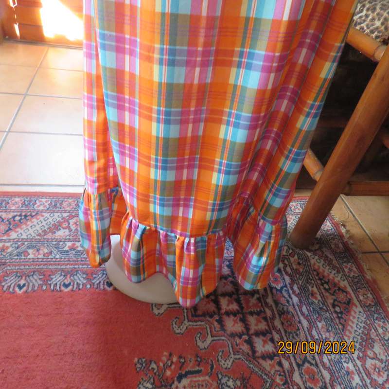 Colourful maxi skirt by AUDACITY in check pattern. Wide elasticated waist.Size 40. Very good cond