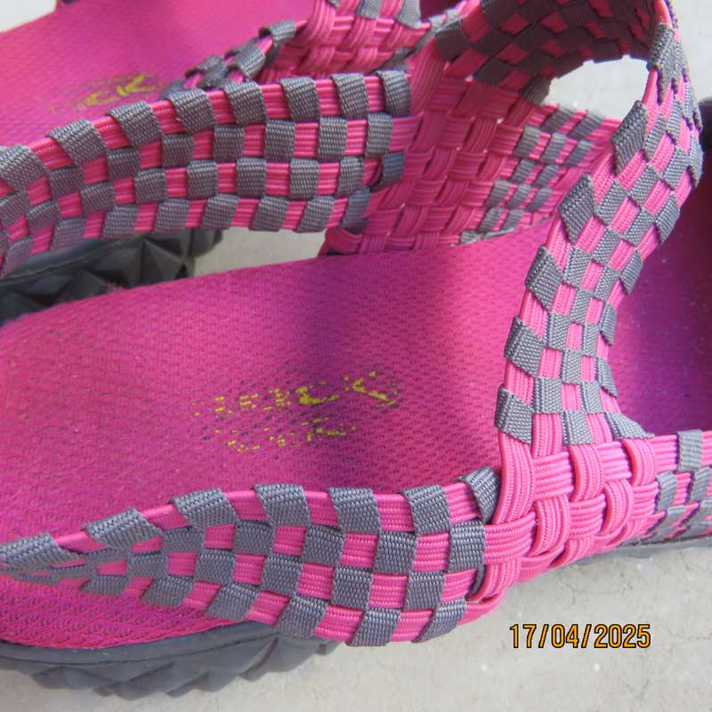 Grey and pink woven stretch non slip sandals size 5. Sling back. As new