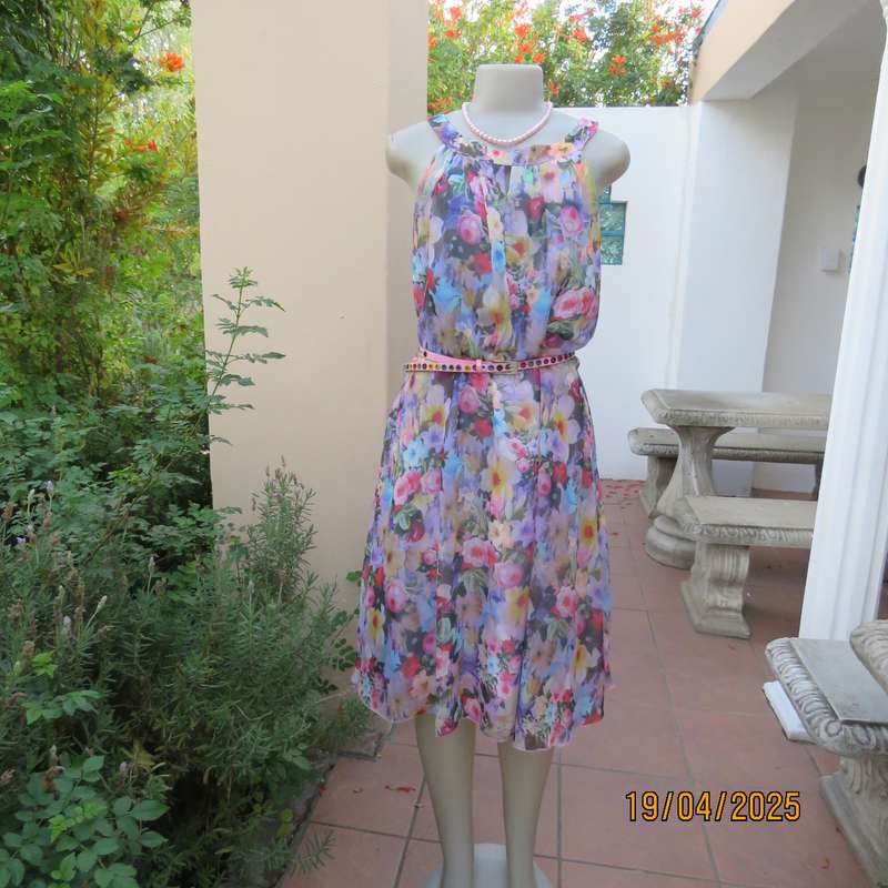 JUDY'S PRIDE cheerful floral sheer polyester dress with lining and belt. Size 44