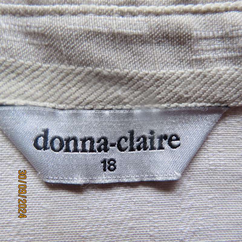 DONNA-CLAIRE high quality extra long short sleeve jacket.In natural colours.Size 42.Embossed stripes