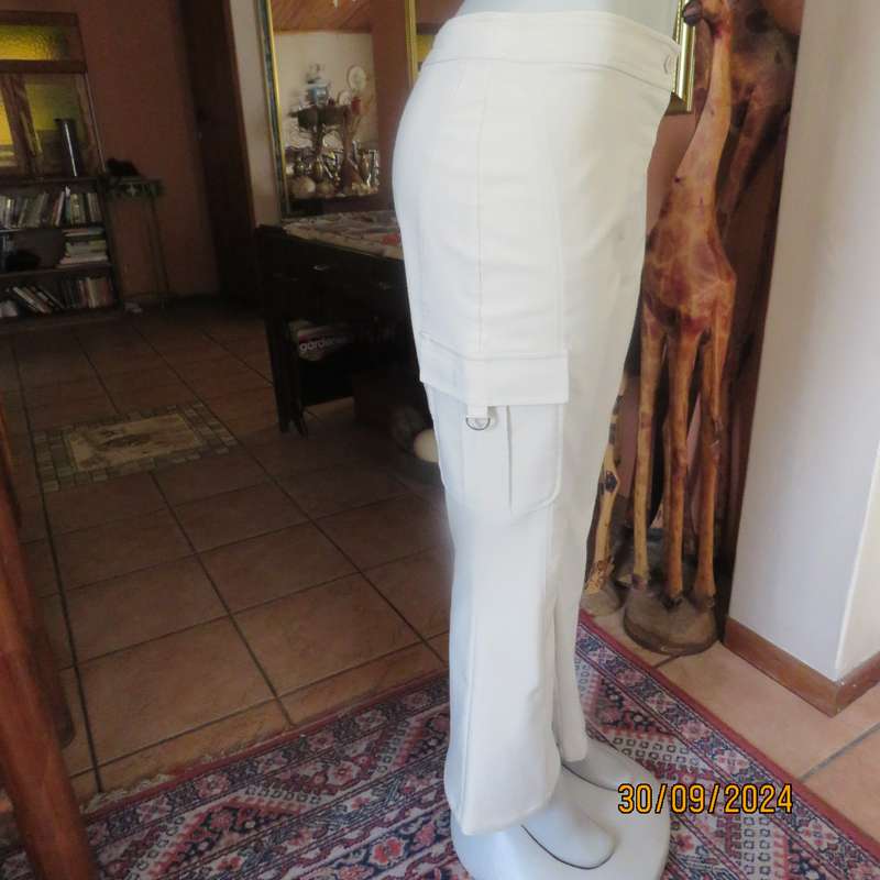 STATURE cream stretch polyester well cut bootlegged pants size 36. Side leg pockets. As new cond.