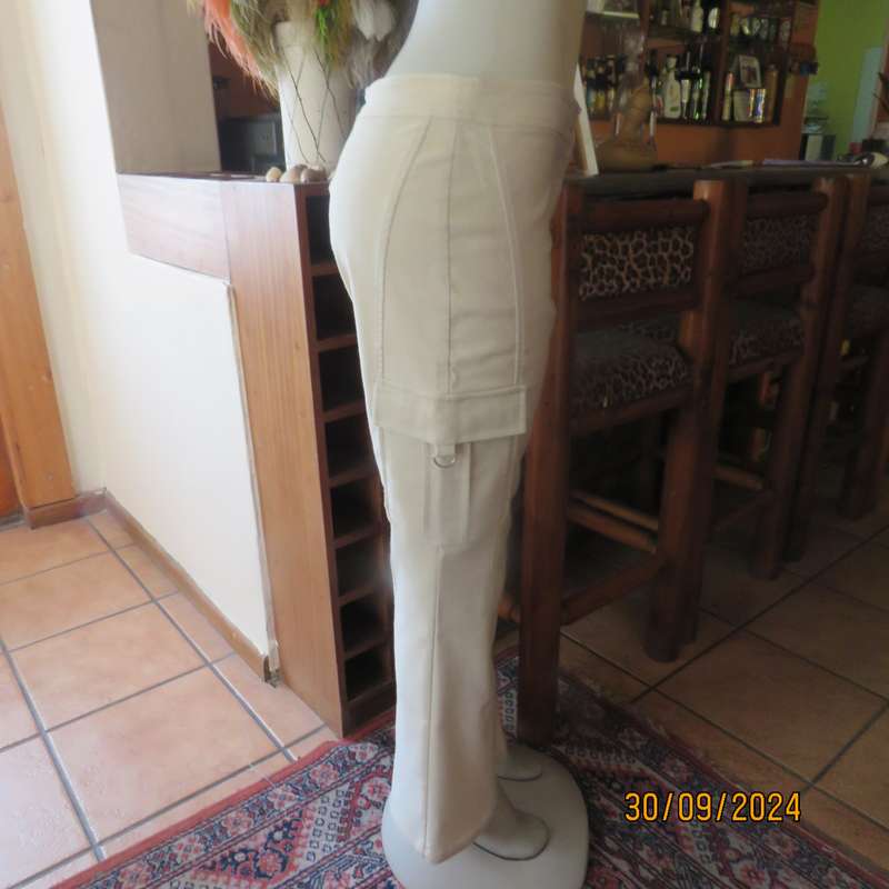 STATURE cream stretch polyester well cut bootlegged pants size 36. Side leg pockets. As new cond.