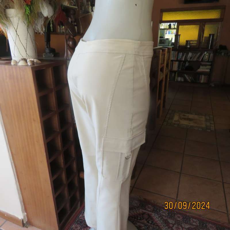 STATURE cream stretch polyester well cut bootlegged pants size 36. Side leg pockets. As new cond.