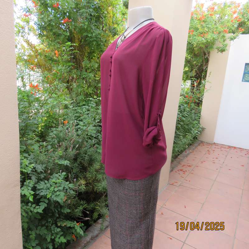 KELSO rosewood colour long sleeve sheer polyester slip over top size 36.