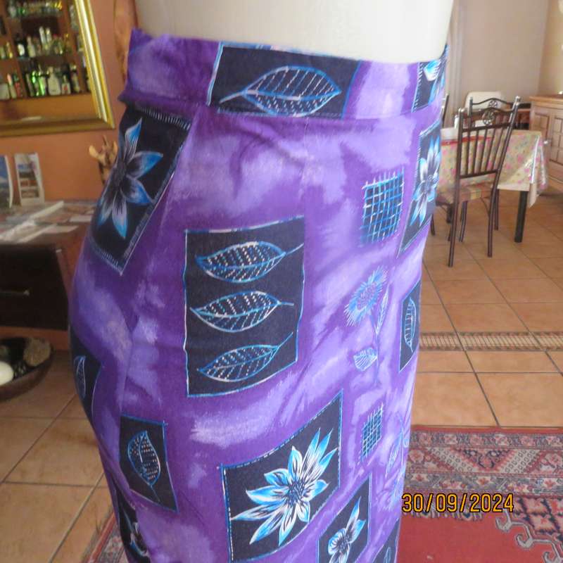 Sleek viscose ankle length viscose skirt in eyecatching purple black and blue pattern.Size 32.As new