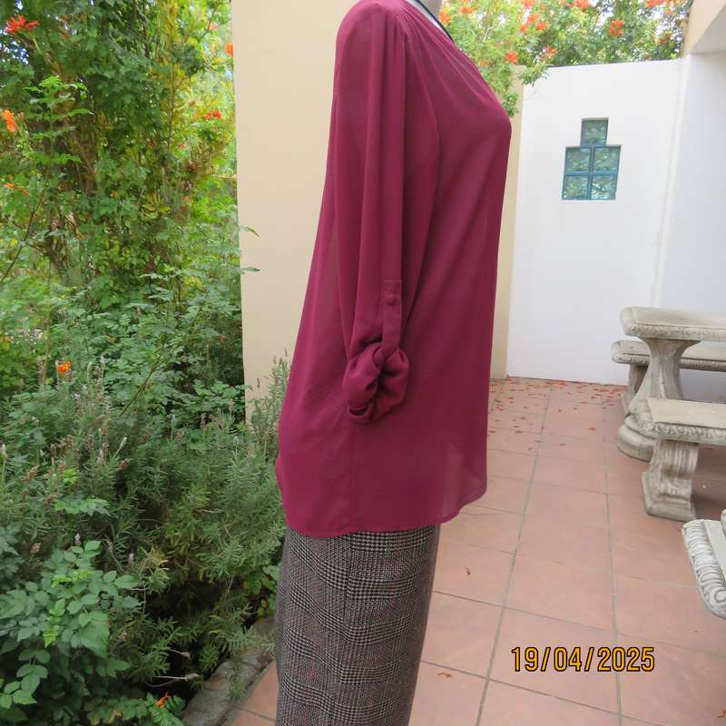 KELSO rosewood colour long sleeve sheer polyester slip over top size 36.