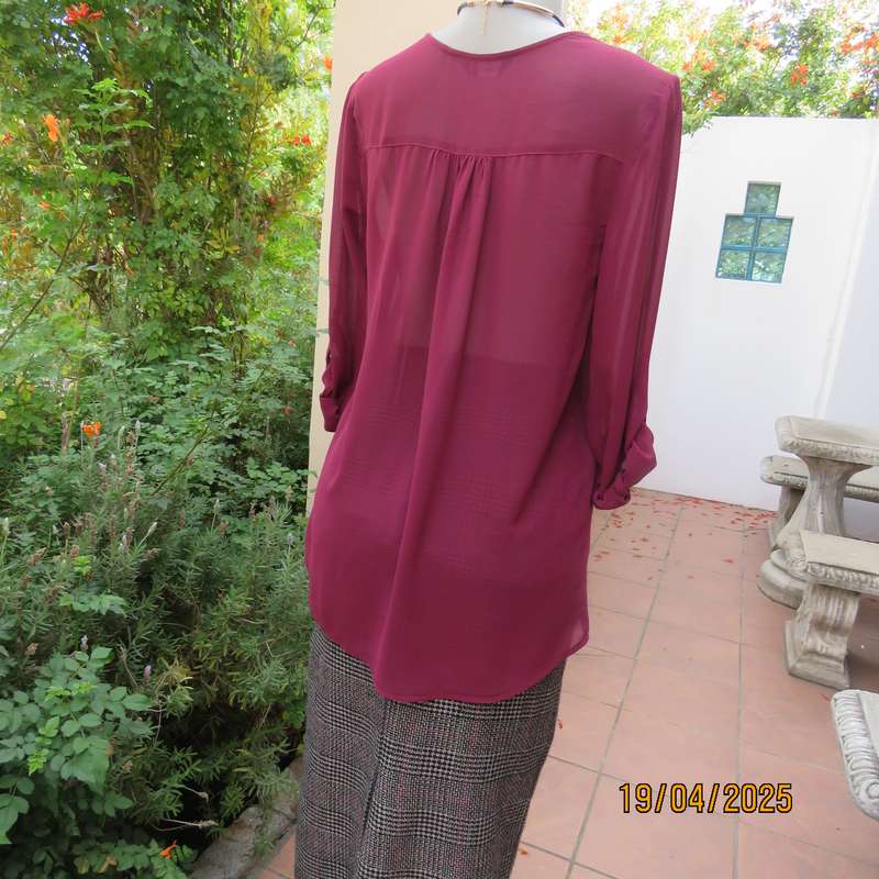 KELSO rosewood colour long sleeve sheer polyester slip over top size 36.