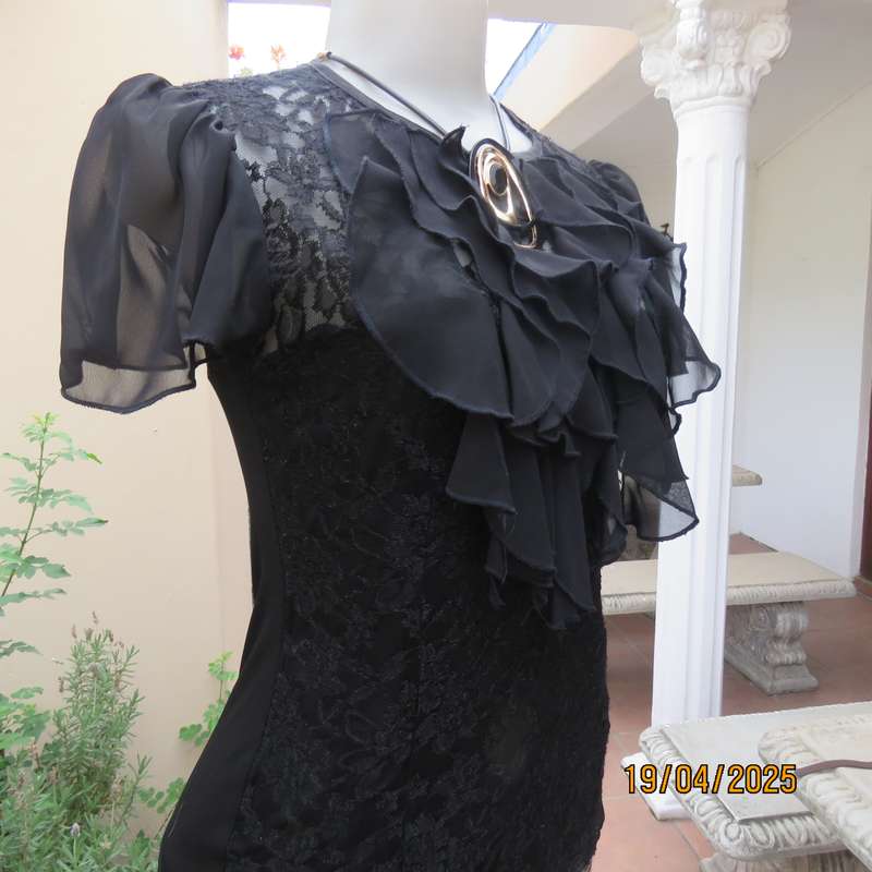 OASIS black acrylic lace and stretch polyester bell sleeve top. Size 34