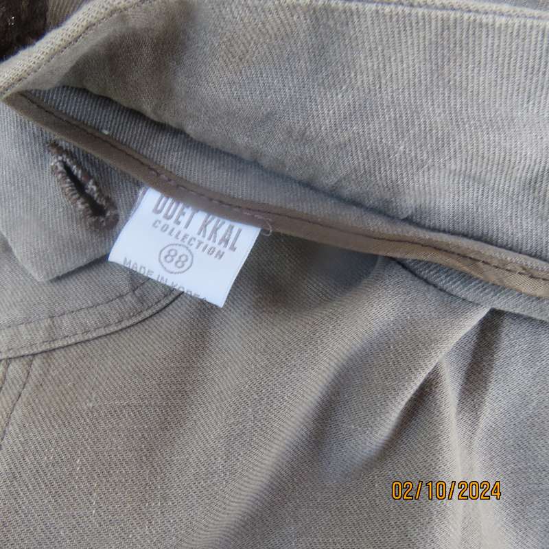 DDET KKAL ecru straight leg pants from Korea. Linen-cotton-rayon blend. Lace edgings.Size 36.