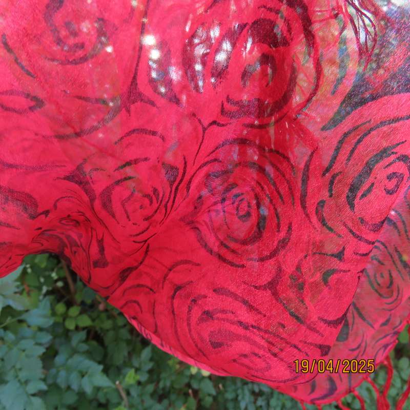 Beautiful red-black floral polyester fringed scarf size 150cm x 60cm. As new