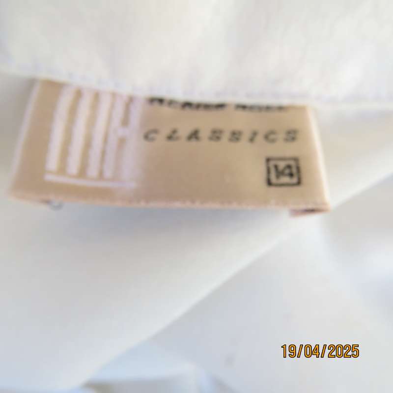 MERIEN HALL light cream patterned polyester long sleeve top. Size 3/8.