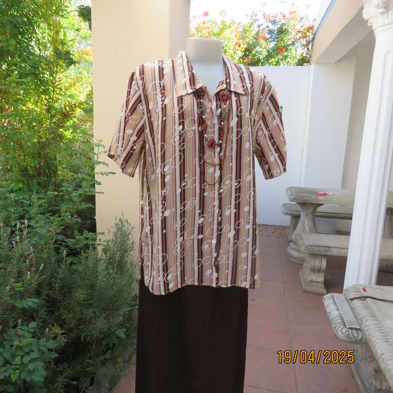 Classic short sleeve polyester vertical striped top in cream-brown-orange. Size 42