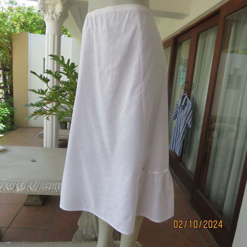 Boutique made white broderie anglaise cotton skirt. Elasticated waist.Size 44. Partly frilled hem.