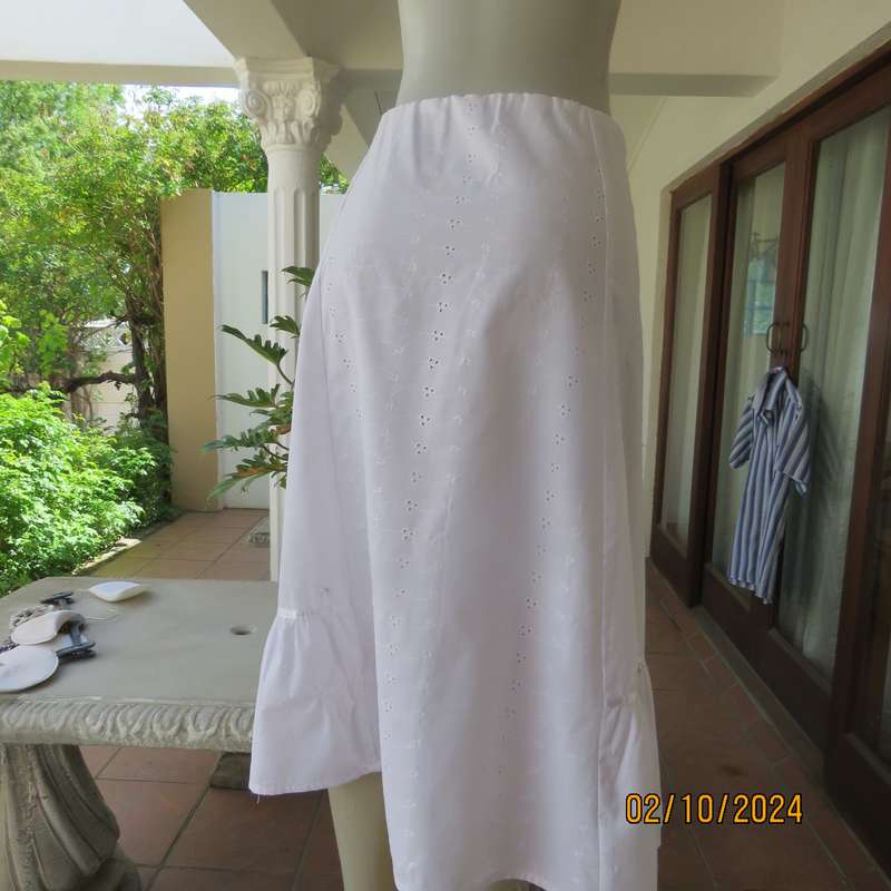 Boutique made white broderie anglaise cotton skirt. Elasticated waist.Size 44. Partly frilled hem.