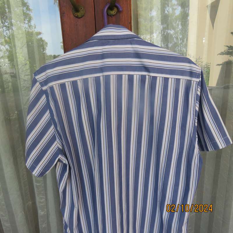 Men's WOOLWORTHS short sleeve casual shirt in blue-white vertical stripes. Size Large. Very good con