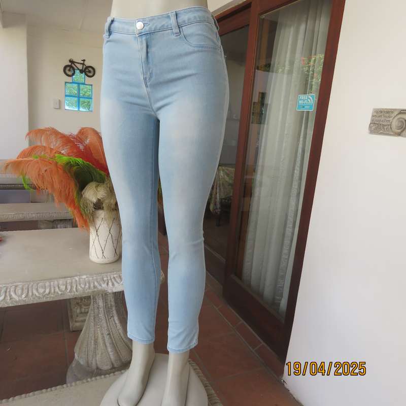 1996DNM light blue skinny stretch jean jeggings size 34. Back pockets.