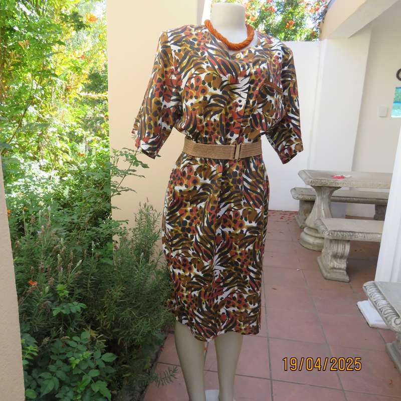 Vintage autumn colour cotton short sleeve dress with elasticated waist. Size 42.