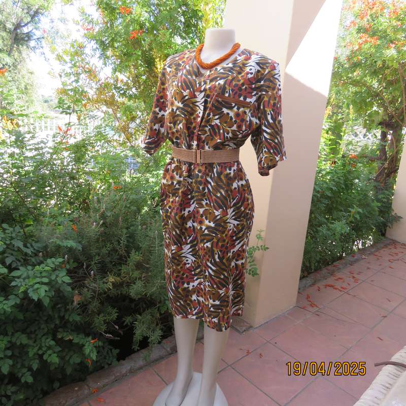 Vintage autumn colour cotton short sleeve dress with elasticated waist. Size 42.