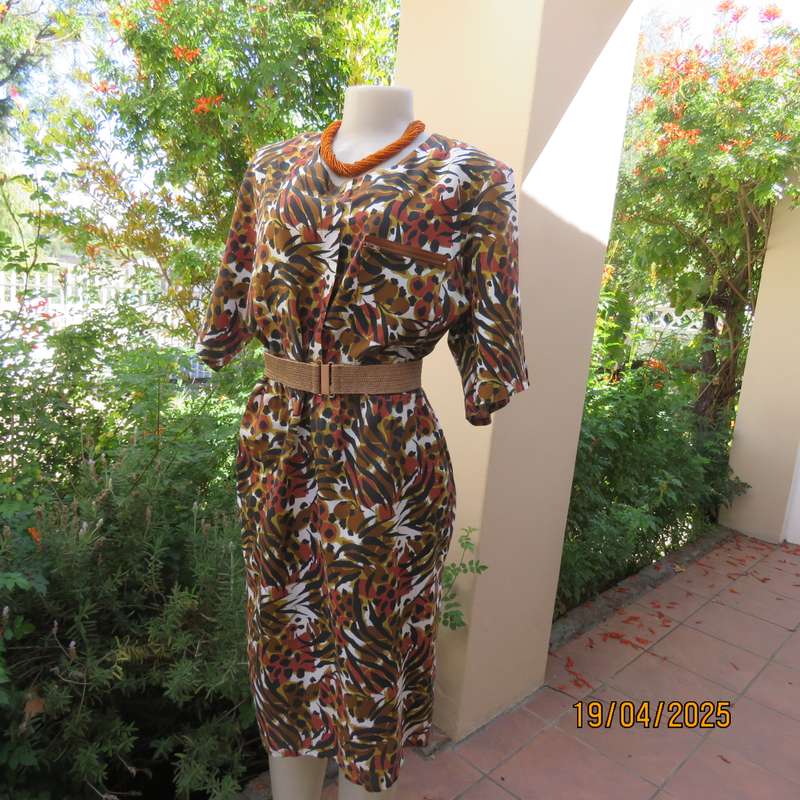 Vintage autumn colour cotton short sleeve dress with elasticated waist. Size 42.