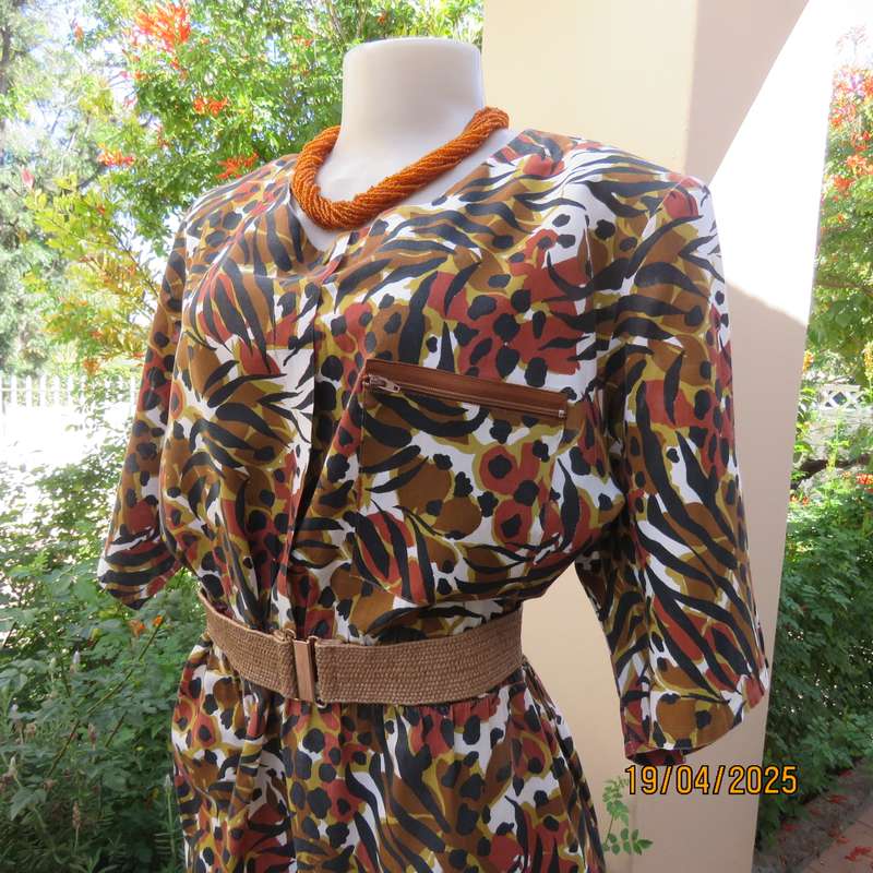 Vintage autumn colour cotton short sleeve dress with elasticated waist. Size 42.