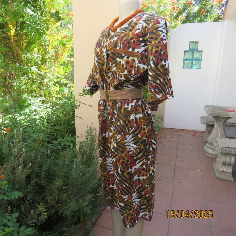 Vintage autumn colour cotton short sleeve dress with elasticated waist. Size 42.
