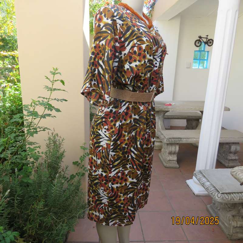 Vintage autumn colour cotton short sleeve dress with elasticated waist. Size 42.