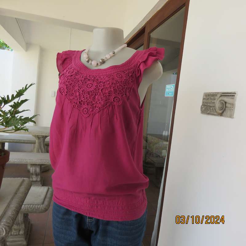 High quality Magenta pink lace front top with small frilled sleeves.Size 34/10 by `LTD WOMAN`.