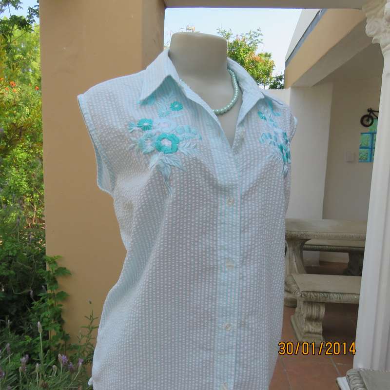 Cool bubble cotton button down luxury embroidered top in white-aqua stripes.Size 40. As new cond.
