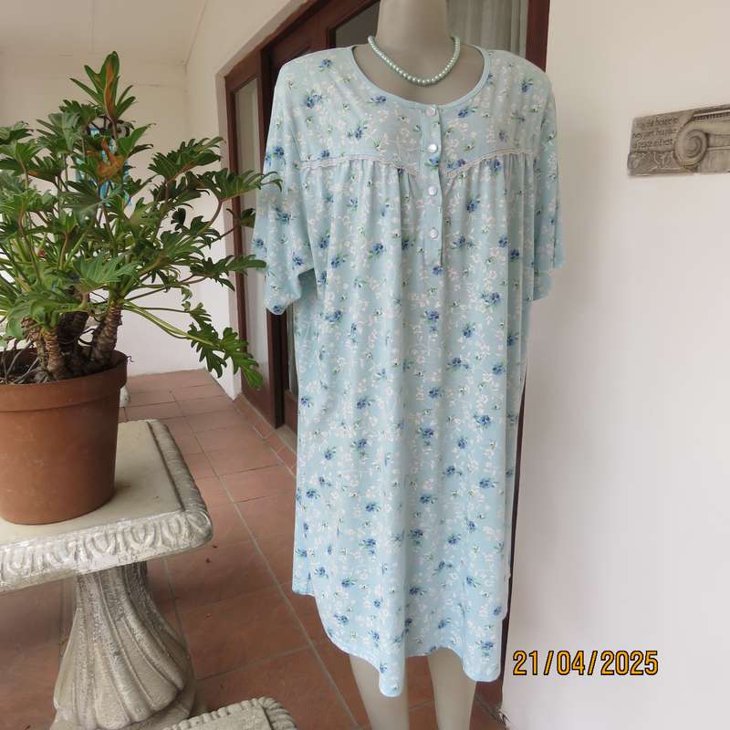 Pale turquoise with tiny blue-white floral pattern nighty. Opening on front. Size 44-46