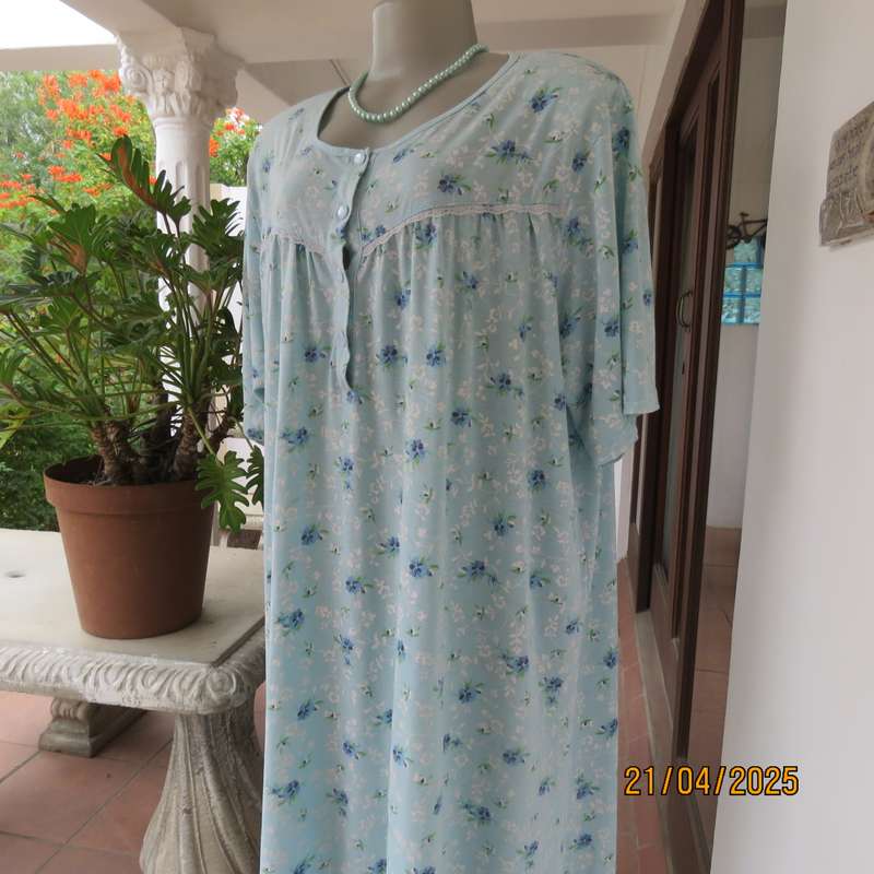 Pale turquoise with tiny blue-white floral pattern nighty. Opening on front. Size 44-46