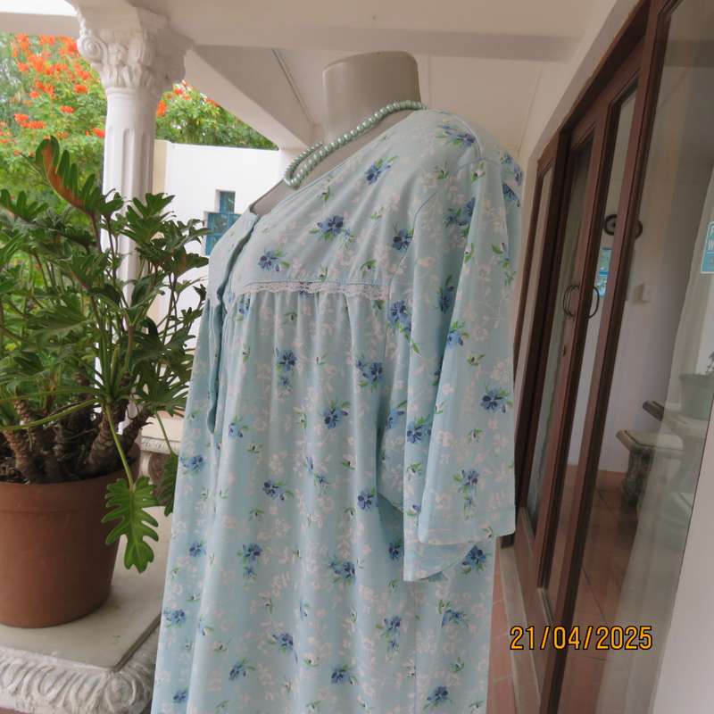 Pale turquoise with tiny blue-white floral pattern nighty. Opening on front. Size 44-46