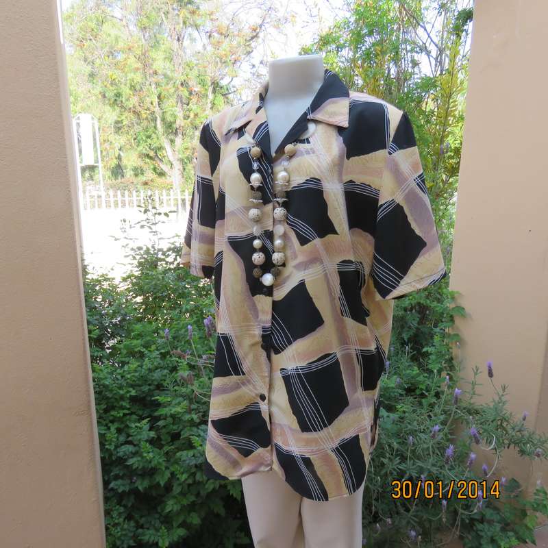 KIKI designer geometric printed black-cream button down top. Hint of peach. As new.